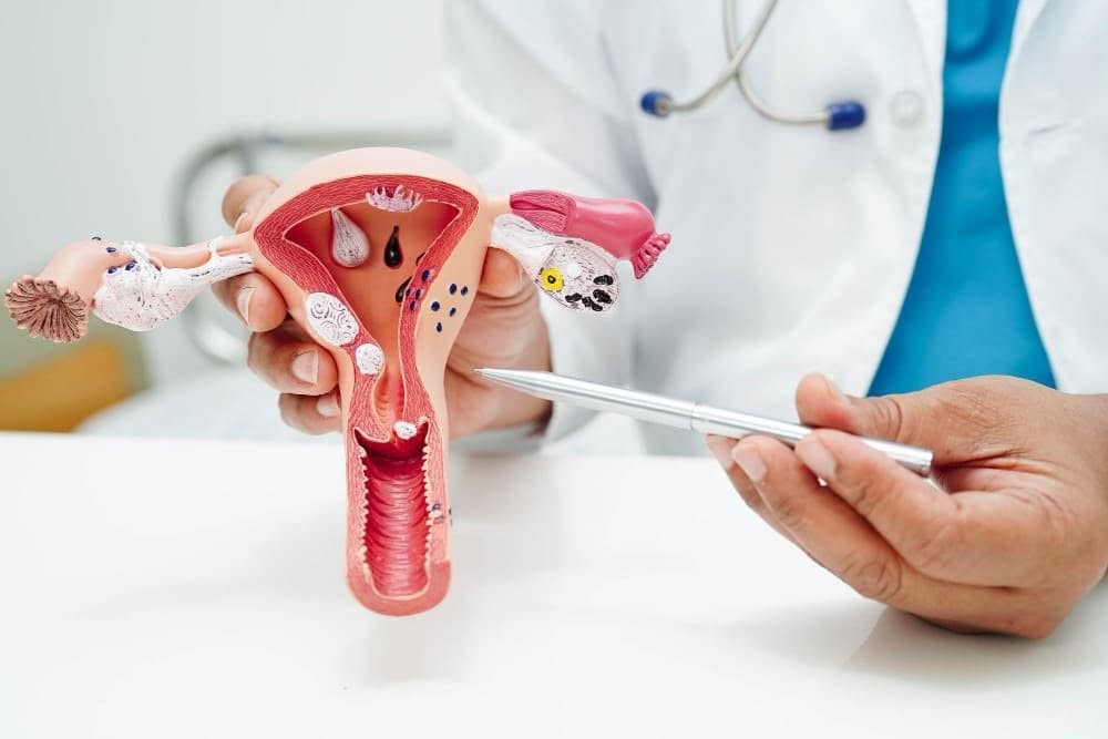 ٦ عيوب خطيرة لجراحات الرحم، هل أخبرك بها طبيب النساء؟